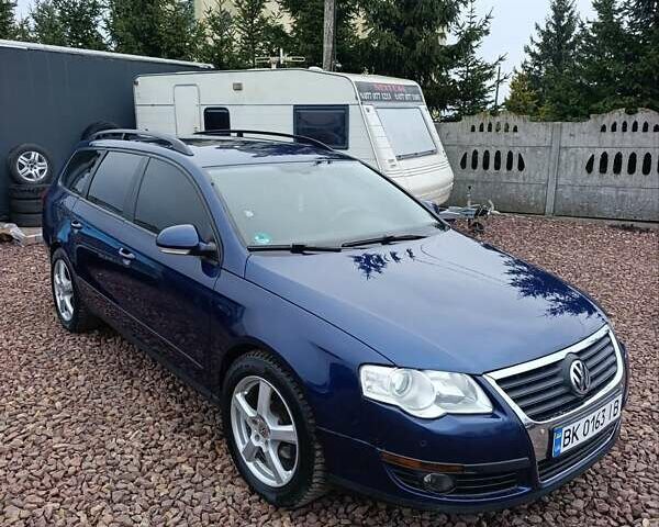 Синий Фольксваген Пассат, объемом двигателя 2 л и пробегом 274 тыс. км за 5700 $, фото 1 на Automoto.ua