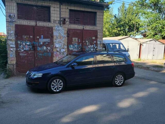 Синій Фольксваген Пассат, об'ємом двигуна 2 л та пробігом 246 тис. км за 5799 $, фото 1 на Automoto.ua