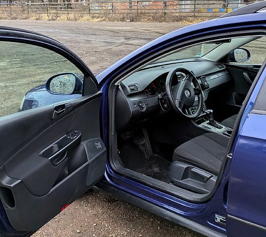 Синій Фольксваген Пассат, об'ємом двигуна 2 л та пробігом 441 тис. км за 5900 $, фото 1 на Automoto.ua