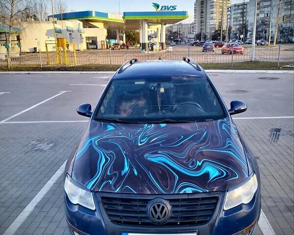 Синий Фольксваген Пассат, объемом двигателя 2 л и пробегом 265 тыс. км за 6800 $, фото 1 на Automoto.ua