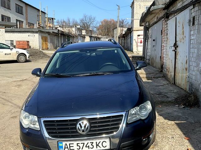 Синий Фольксваген Пассат, объемом двигателя 2 л и пробегом 295 тыс. км за 6800 $, фото 1 на Automoto.ua