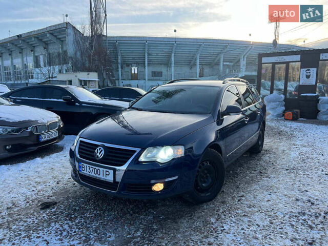 Синий Фольксваген Пассат, объемом двигателя 2 л и пробегом 260 тыс. км за 7300 $, фото 1 на Automoto.ua