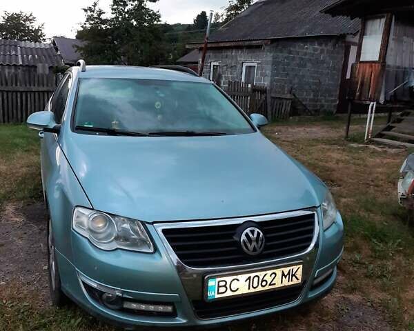 Синий Фольксваген Пассат, объемом двигателя 2 л и пробегом 270 тыс. км за 5000 $, фото 1 на Automoto.ua