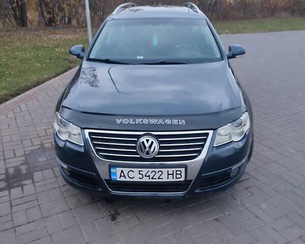 Синий Фольксваген Пассат, объемом двигателя 1.97 л и пробегом 289 тыс. км за 6400 $, фото 1 на Automoto.ua