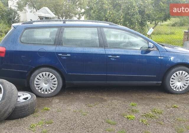 Синий Фольксваген Пассат, объемом двигателя 1.6 л и пробегом 202 тыс. км за 5500 $, фото 1 на Automoto.ua