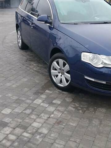 Синий Фольксваген Пассат, объемом двигателя 1.97 л и пробегом 260 тыс. км за 4550 $, фото 1 на Automoto.ua