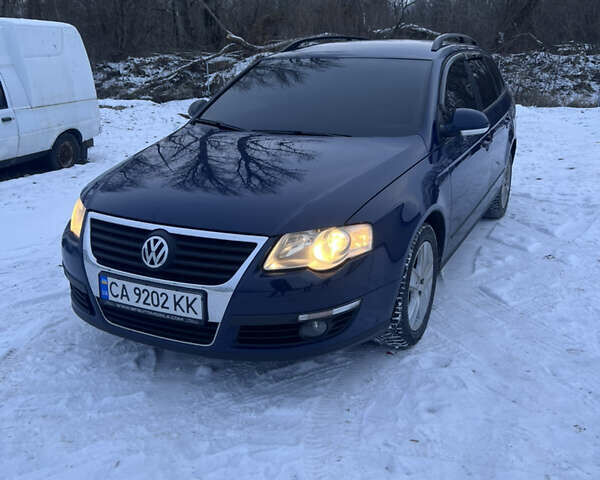 Синий Фольксваген Пассат, объемом двигателя 1.6 л и пробегом 180 тыс. км за 5500 $, фото 1 на Automoto.ua
