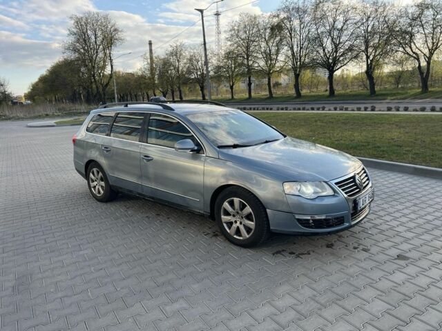 Синий Фольксваген Пассат, объемом двигателя 1.6 л и пробегом 350 тыс. км за 1850 $, фото 1 на Automoto.ua