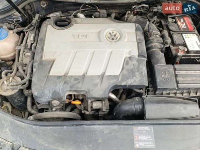 Синій Фольксваген Пассат, об'ємом двигуна 2 л та пробігом 267 тис. км за 5300 $, фото 1 на Automoto.ua