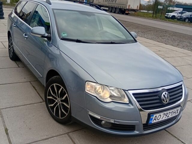 Синий Фольксваген Пассат, объемом двигателя 2 л и пробегом 325 тыс. км за 6200 $, фото 1 на Automoto.ua