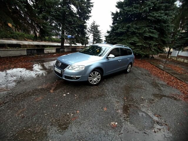 Синий Фольксваген Пассат, объемом двигателя 2 л и пробегом 300 тыс. км за 2450 $, фото 1 на Automoto.ua