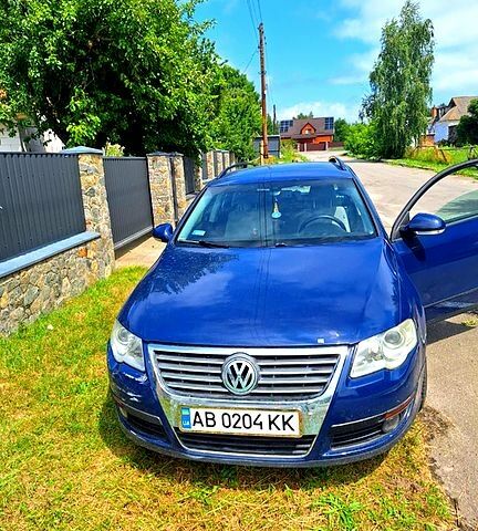 Синій Фольксваген Пассат, об'ємом двигуна 2 л та пробігом 350 тис. км за 5300 $, фото 1 на Automoto.ua