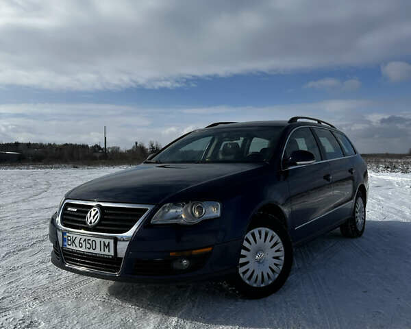 Синий Фольксваген Пассат, объемом двигателя 2 л и пробегом 245 тыс. км за 7000 $, фото 1 на Automoto.ua