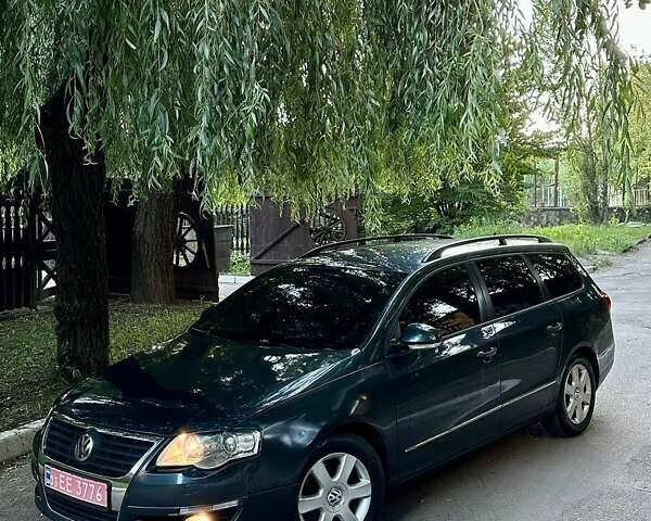 Синий Фольксваген Пассат, объемом двигателя 2 л и пробегом 300 тыс. км за 3150 $, фото 1 на Automoto.ua