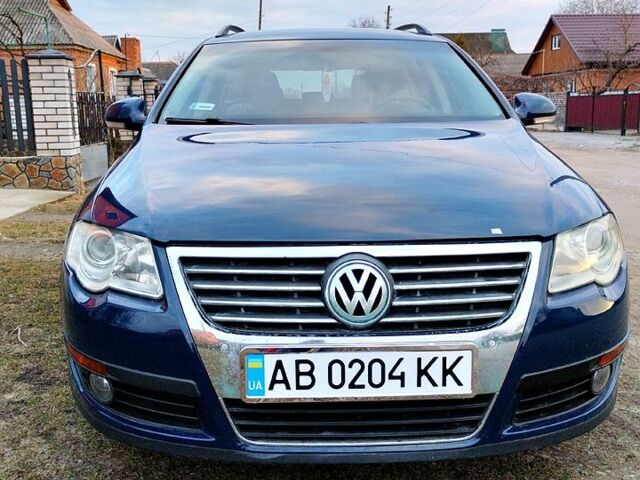 Синий Фольксваген Пассат, объемом двигателя 2 л и пробегом 349 тыс. км за 5800 $, фото 1 на Automoto.ua