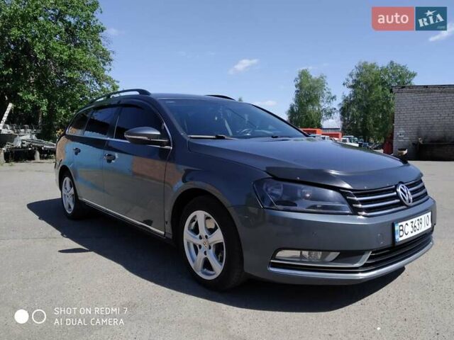 Синий Фольксваген Пассат, объемом двигателя 1.6 л и пробегом 355 тыс. км за 8250 $, фото 1 на Automoto.ua
