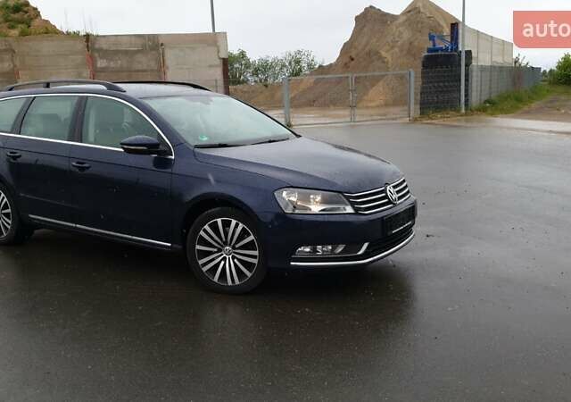 Синий Фольксваген Пассат, объемом двигателя 2 л и пробегом 219 тыс. км за 12500 $, фото 1 на Automoto.ua
