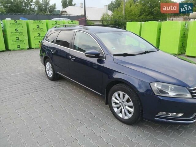 Синий Фольксваген Пассат, объемом двигателя 2 л и пробегом 300 тыс. км за 8700 $, фото 1 на Automoto.ua