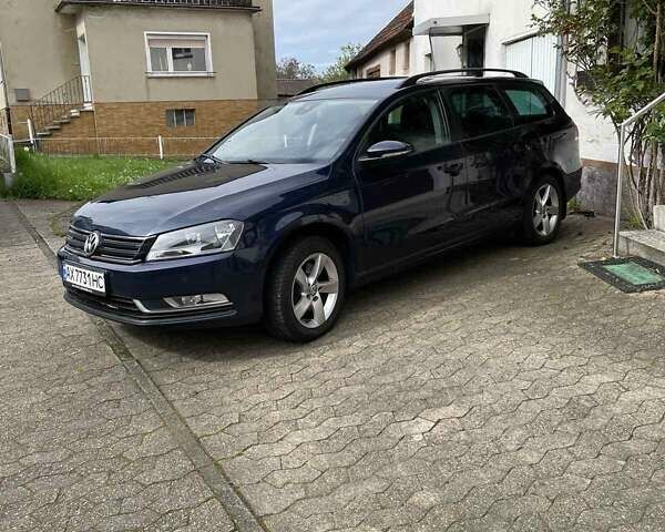 Синий Фольксваген Пассат, объемом двигателя 1.6 л и пробегом 211 тыс. км за 11500 $, фото 1 на Automoto.ua