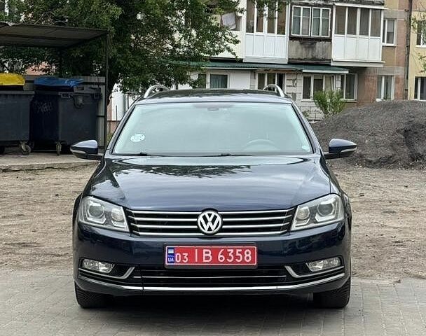 Синий Фольксваген Пассат, объемом двигателя 2 л и пробегом 289 тыс. км за 10500 $, фото 1 на Automoto.ua