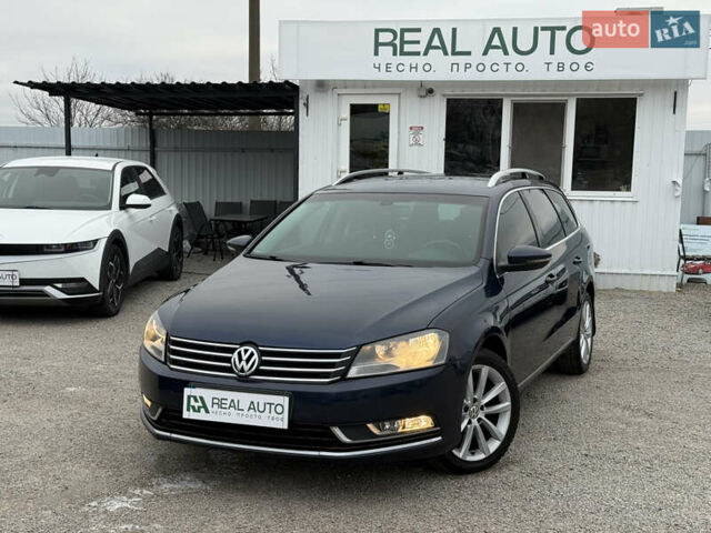 Синий Фольксваген Пассат, объемом двигателя 1.6 л и пробегом 220 тыс. км за 8300 $, фото 1 на Automoto.ua