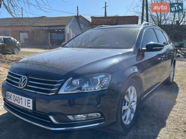 Синий Фольксваген Пассат, объемом двигателя 2 л и пробегом 334 тыс. км за 11700 $, фото 1 на Automoto.ua