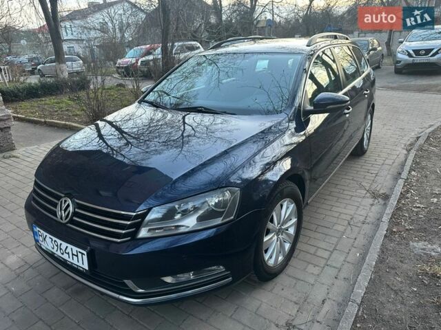 Синий Фольксваген Пассат, объемом двигателя 1.6 л и пробегом 243 тыс. км за 9600 $, фото 1 на Automoto.ua