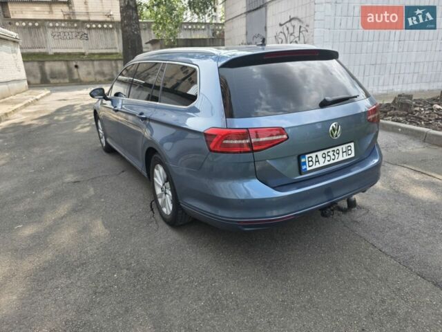 Синий Фольксваген Пассат, объемом двигателя 1.6 л и пробегом 270 тыс. км за 12100 $, фото 1 на Automoto.ua