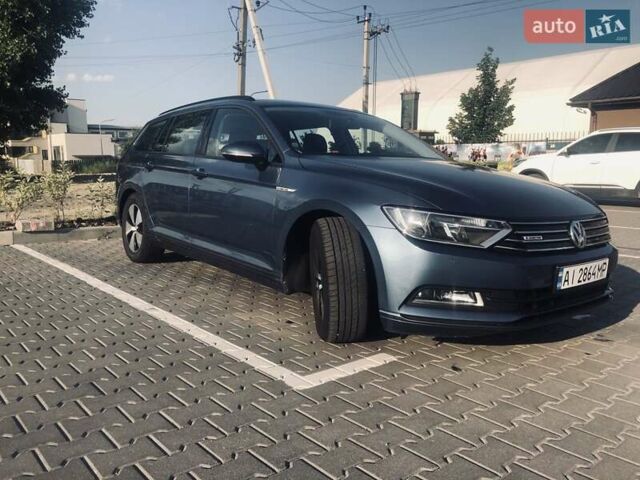 Синий Фольксваген Пассат, объемом двигателя 1.6 л и пробегом 297 тыс. км за 10500 $, фото 1 на Automoto.ua