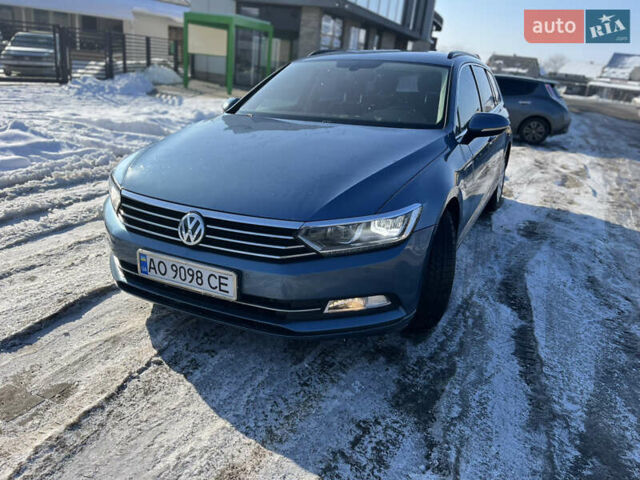Синий Фольксваген Пассат, объемом двигателя 1.97 л и пробегом 321 тыс. км за 11700 $, фото 1 на Automoto.ua