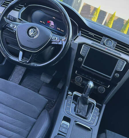 Синій Фольксваген Пассат, об'ємом двигуна 2 л та пробігом 310 тис. км за 17999 $, фото 1 на Automoto.ua