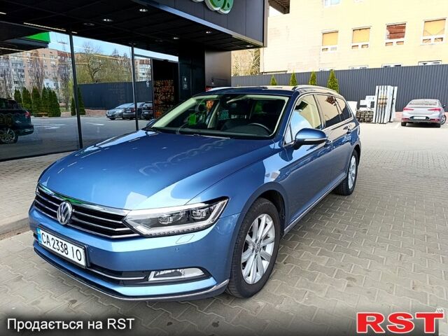 Синий Фольксваген Пассат, объемом двигателя 2 л и пробегом 245 тыс. км за 14500 $, фото 1 на Automoto.ua