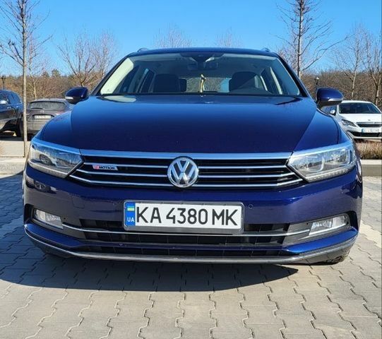 Синий Фольксваген Пассат, объемом двигателя 2 л и пробегом 220 тыс. км за 18500 $, фото 1 на Automoto.ua