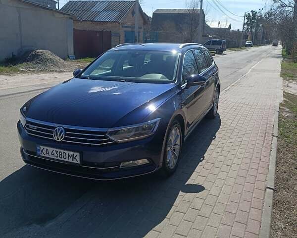 Синий Фольксваген Пассат, объемом двигателя 2 л и пробегом 205 тыс. км за 22500 $, фото 1 на Automoto.ua