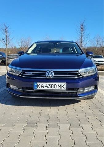 Синий Фольксваген Пассат, объемом двигателя 2 л и пробегом 220 тыс. км за 19800 $, фото 1 на Automoto.ua