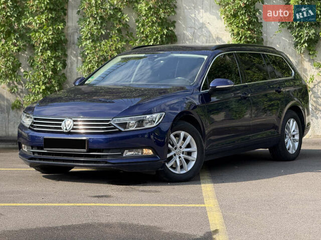 Синий Фольксваген Пассат, объемом двигателя 2 л и пробегом 222 тыс. км за 16999 $, фото 1 на Automoto.ua
