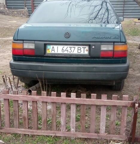 Зеленый Фольксваген Пассат, объемом двигателя 1.8 л и пробегом 425 тыс. км за 1000 $, фото 1 на Automoto.ua