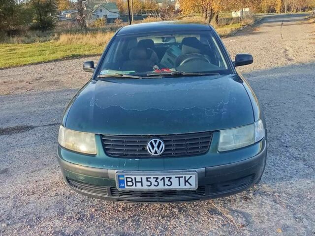 Зеленый Фольксваген Пассат, объемом двигателя 1.9 л и пробегом 1000 тыс. км за 4000 $, фото 1 на Automoto.ua