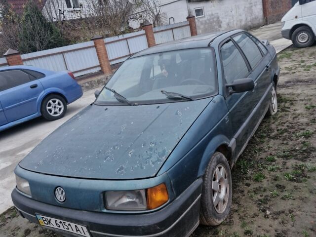 Зеленый Фольксваген Пассат, объемом двигателя 1.6 л и пробегом 332 тыс. км за 650 $, фото 1 на Automoto.ua