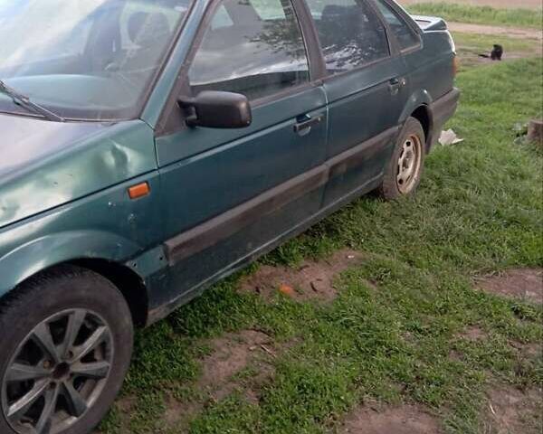 Зеленый Фольксваген Пассат, объемом двигателя 1.98 л и пробегом 200 тыс. км за 2300 $, фото 1 на Automoto.ua