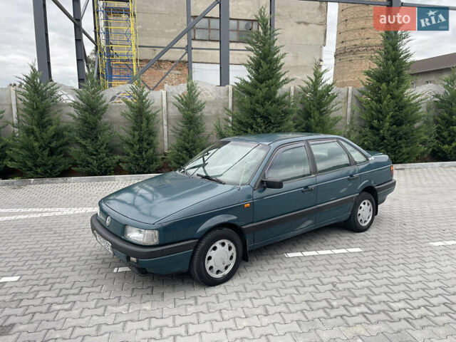 Зеленый Фольксваген Пассат, объемом двигателя 1.6 л и пробегом 320 тыс. км за 1650 $, фото 1 на Automoto.ua