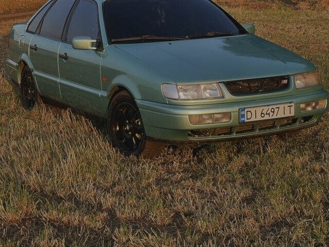 Зеленый Фольксваген Пассат, объемом двигателя 2 л и пробегом 344 тыс. км за 2550 $, фото 1 на Automoto.ua