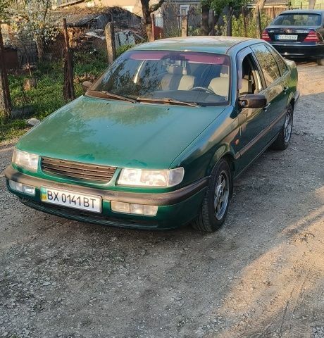 Зелений Фольксваген Пассат, об'ємом двигуна 1.8 л та пробігом 359 тис. км за 2499 $, фото 1 на Automoto.ua