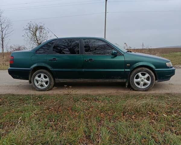 Зеленый Фольксваген Пассат, объемом двигателя 2 л и пробегом 380 тыс. км за 2400 $, фото 1 на Automoto.ua