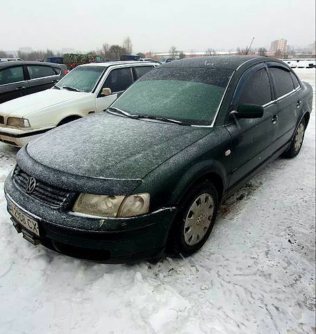 Зелений Фольксваген Пассат, об'ємом двигуна 1.9 л та пробігом 300 тис. км за 3400 $, фото 1 на Automoto.ua