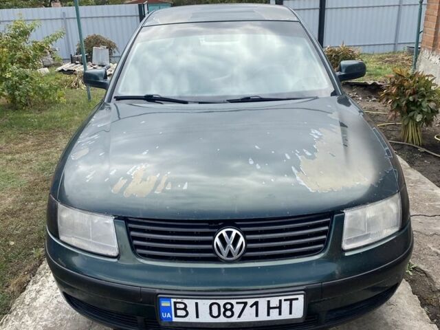 Зеленый Фольксваген Пассат, объемом двигателя 1.8 л и пробегом 430 тыс. км за 3800 $, фото 1 на Automoto.ua