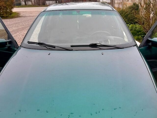 Зеленый Фольксваген Пассат, объемом двигателя 1.6 л и пробегом 330 тыс. км за 2500 $, фото 1 на Automoto.ua