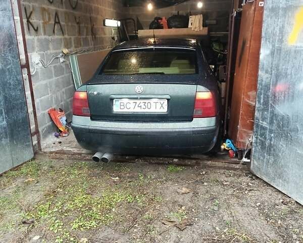 Зелений Фольксваген Пассат, об'ємом двигуна 1.8 л та пробігом 400 тис. км за 2700 $, фото 1 на Automoto.ua