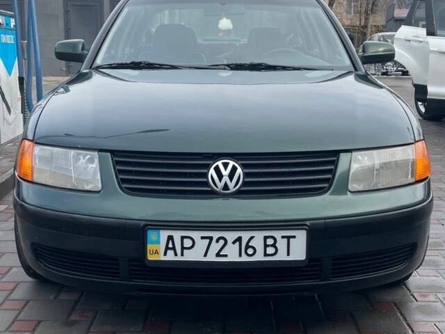 Зеленый Фольксваген Пассат, объемом двигателя 1.8 л и пробегом 296 тыс. км за 4200 $, фото 1 на Automoto.ua