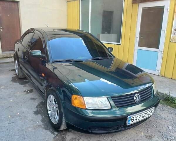 Зеленый Фольксваген Пассат, объемом двигателя 1.6 л и пробегом 322 тыс. км за 4000 $, фото 1 на Automoto.ua